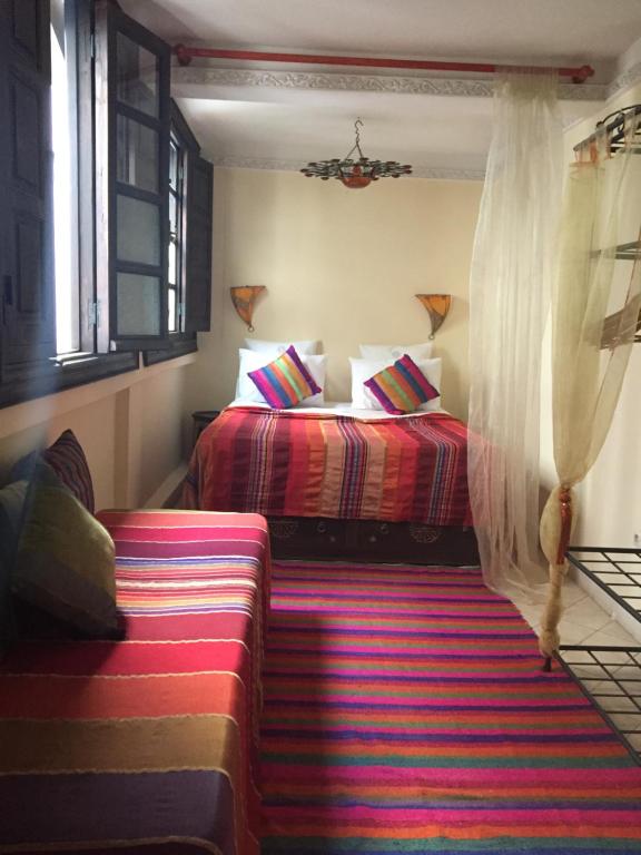 A bed or beds in a room at Riad Dar Azul