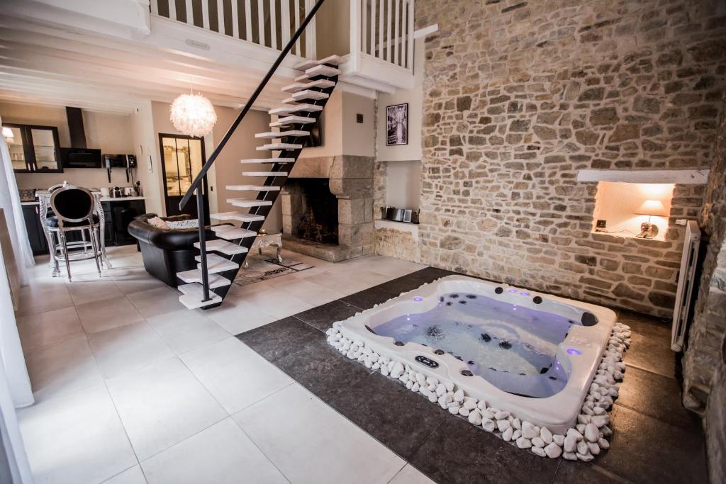 Au domaine des anges Gites avec Jacuzzi privatif dans la chambre, Bain-de- Bretagne – Tarifs 2024