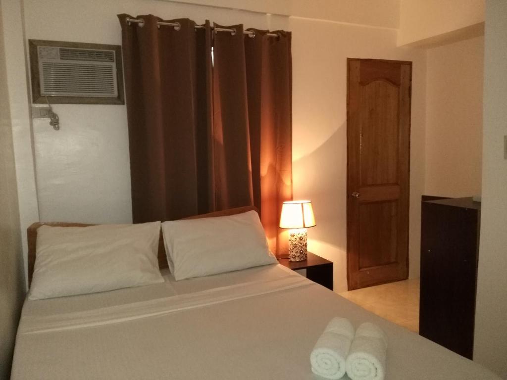 Postel nebo postele na pokoji v ubytování Zenith Inn & Resto Bar