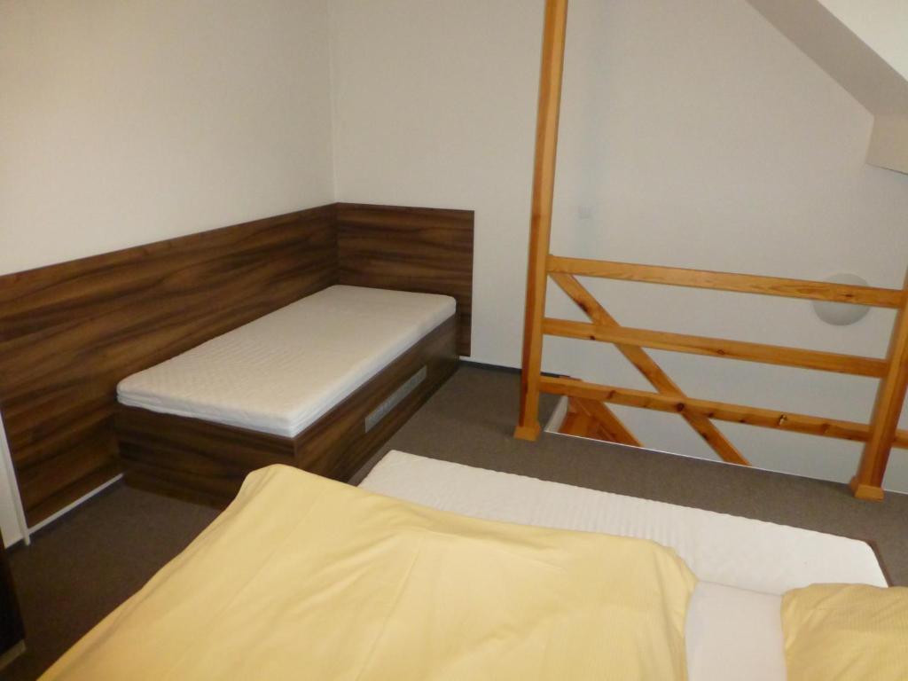 Postel nebo postele na pokoji v ubytování Apartmány Kouty - Jeseníky
