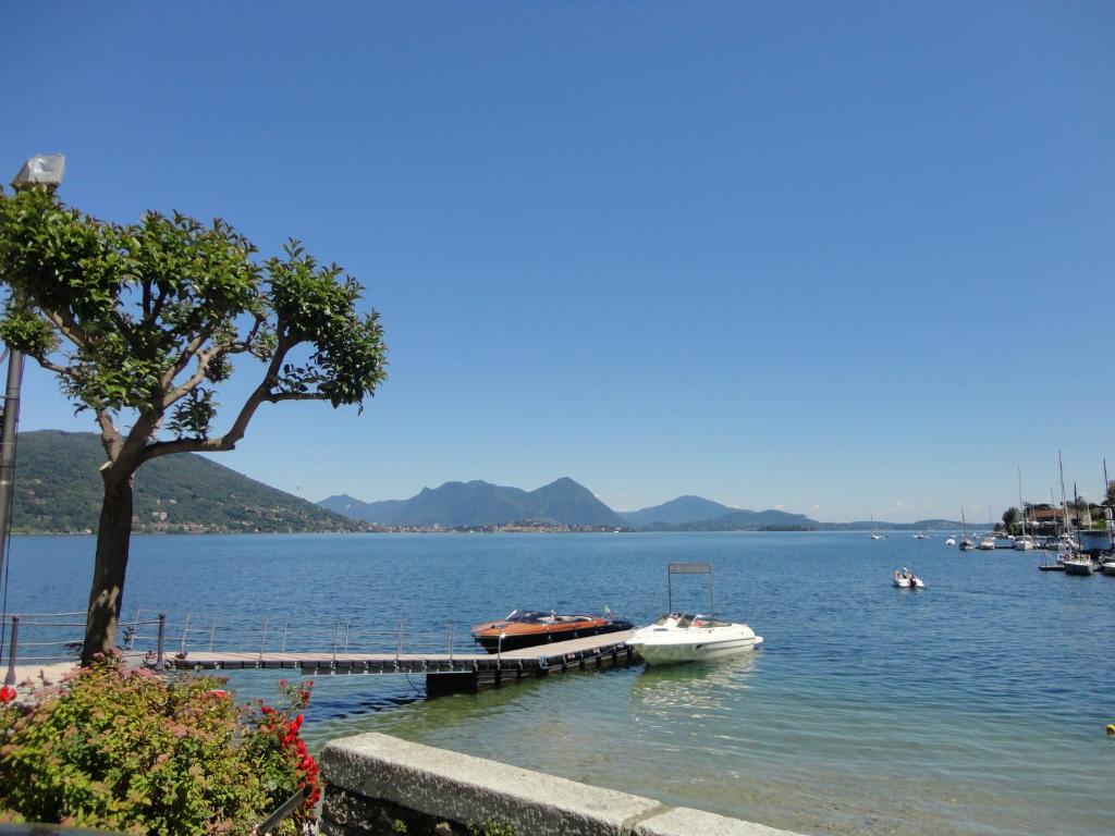 バヴェーノにあるCasa Domenicaの湖の桟橋