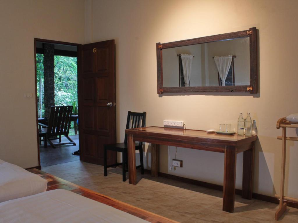 Postel nebo postele na pokoji v ubytování Baan Maka Nature Lodge
