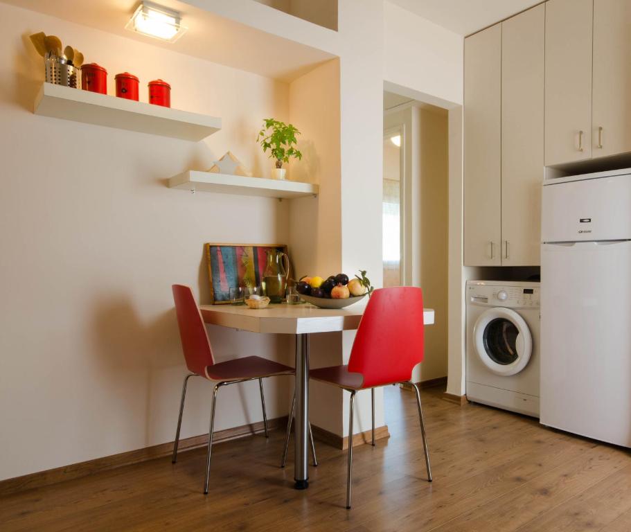 Η κουζίνα ή μικρή κουζίνα στο Zimmer In Yuvalim