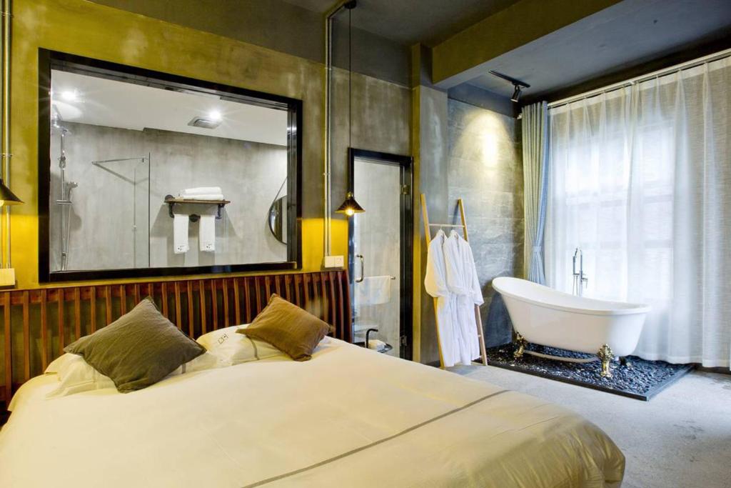 Postel nebo postele na pokoji v ubytování 0517 Boutique Hotel