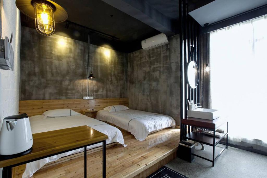 0517 Boutique Hotel - Purple Cloud Twin Bed Room (202)