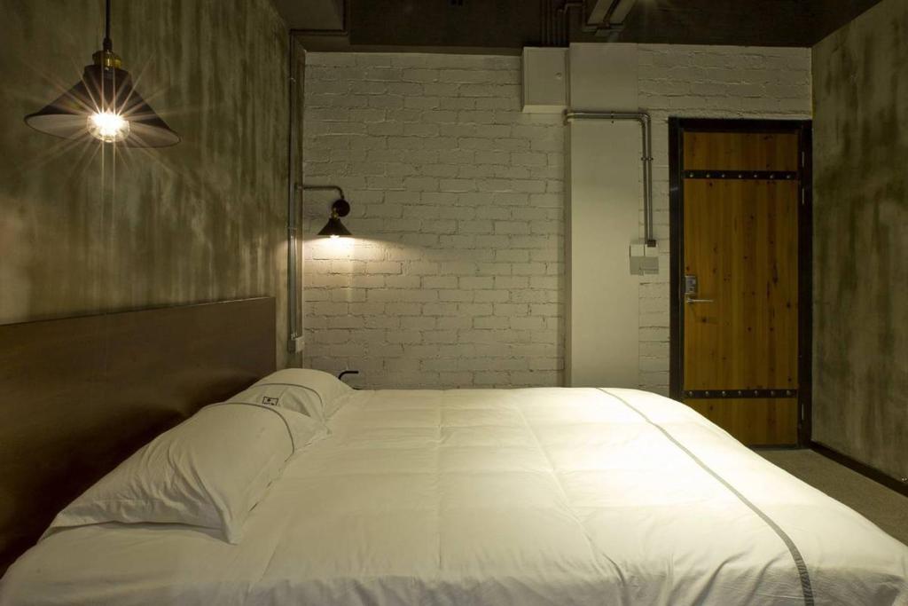 0517 Boutique Hotel - Nine Dragons King Size Room (203)