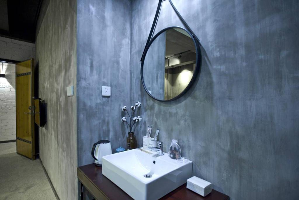 0517 Boutique Hotel - Emerald Pool King Size Room (206)