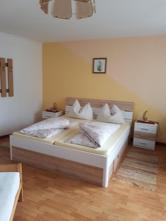 Postel nebo postele na pokoji v ubytování Landgasthof Astner