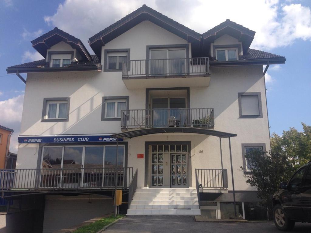 Guest House Business - Apartamento Com Varanda
