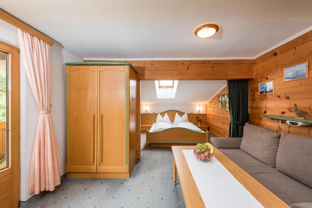 Postel nebo postele na pokoji v ubytování Landhaus Bergzeit