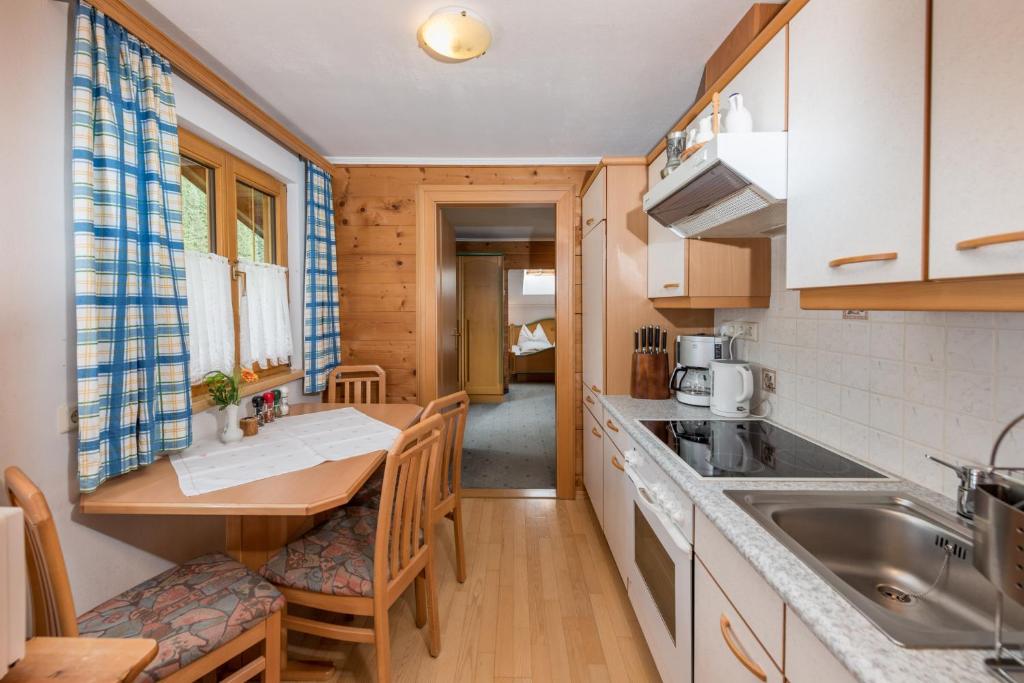 Kuchyň nebo kuchyňský kout v ubytování Landhaus Bergzeit
