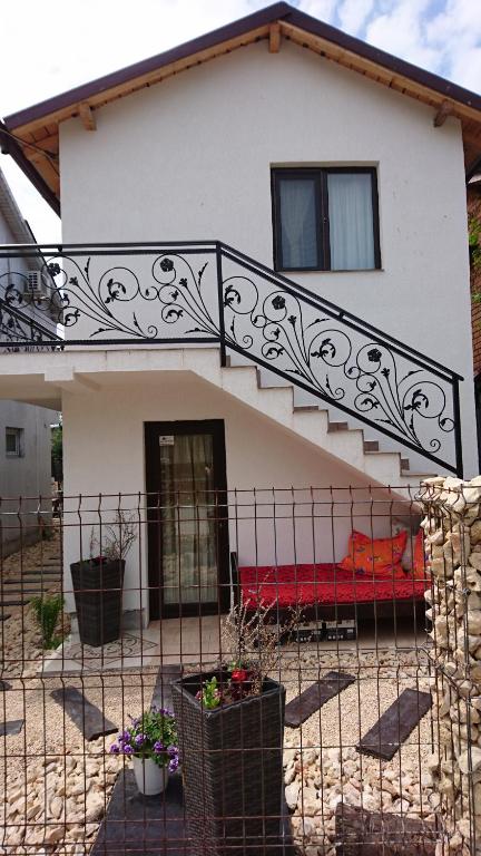 a house with a red bench in front of a fence at Luna in Costinesti