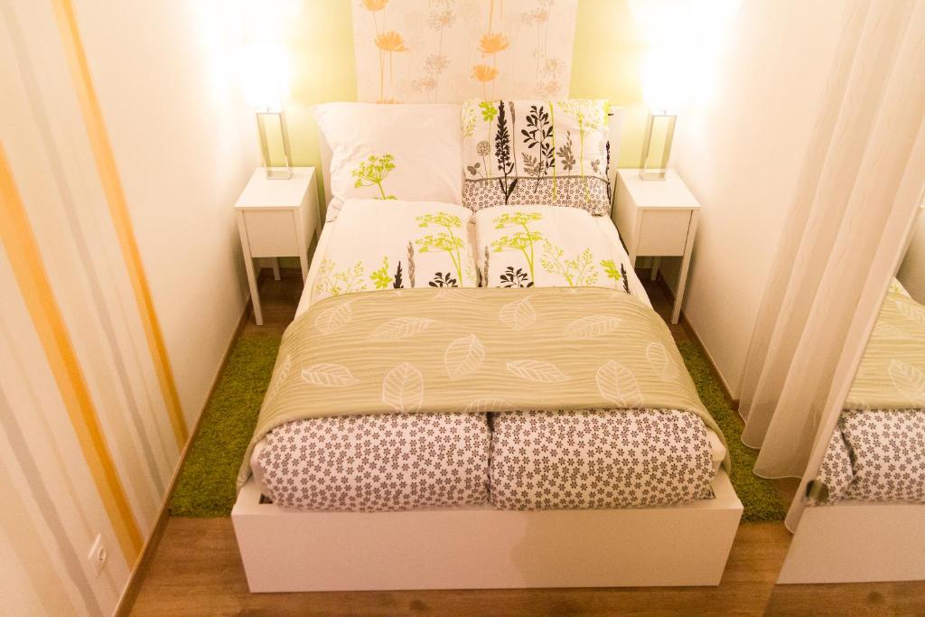 Postel nebo postele na pokoji v ubytování Luxury 2BR Apt by the Synagogue