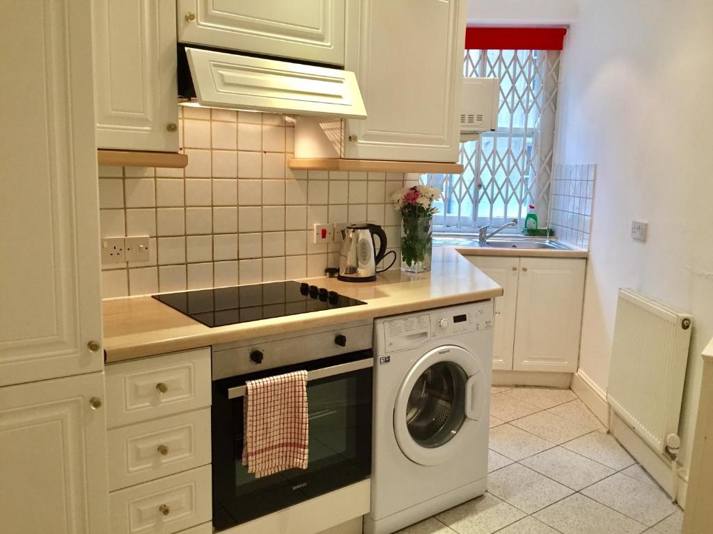 Stylish Apartments in Victoria & Westminster - Apartment - Ground Floor