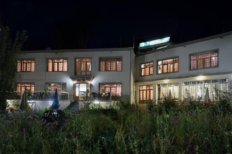 Garður fyrir utan Siala Guest House