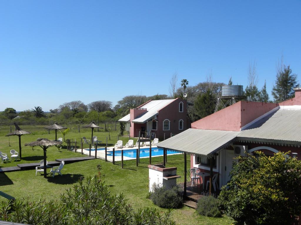 Vista de la piscina de Bungalows Los Talas de San José o alrededores