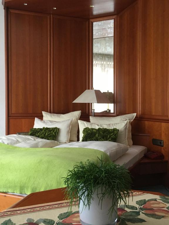 Postel nebo postele na pokoji v ubytování Wittlers Hotel