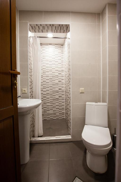 Vannituba majutusasutuses Hotel Almi