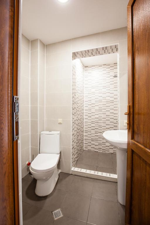 Vannituba majutusasutuses Hotel Almi