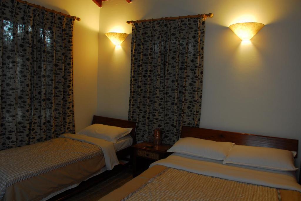 Rúm í herbergi á Vardan Resort n' Apartment