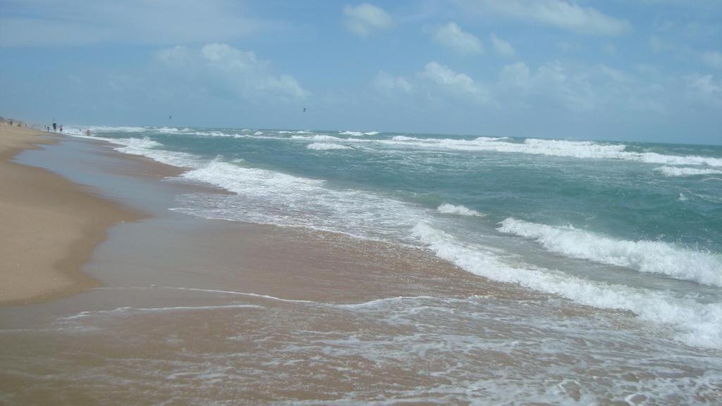  AP CONFORTAVEL NA PRAIA DO FUTURO FORTALEZA DE 150m 3 QUARTOS 2 SUITES PARA 12 PESSOAS