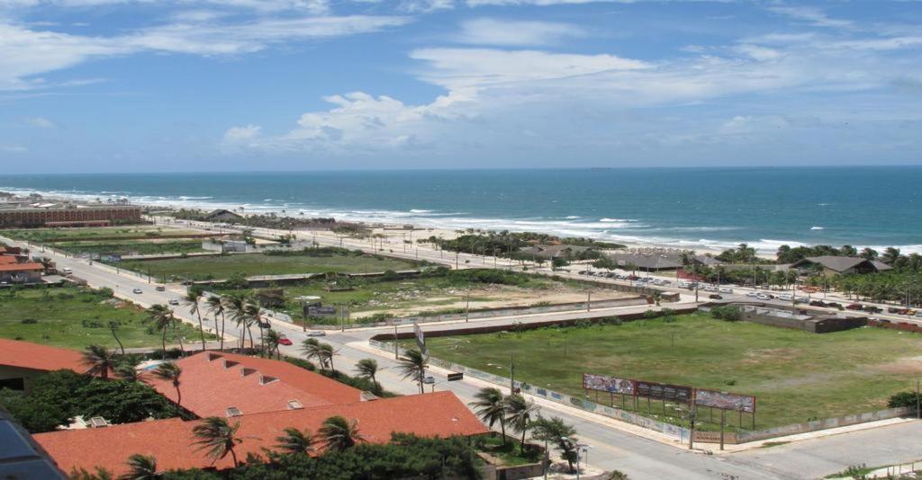  AP CONFORTAVEL NA PRAIA DO FUTURO FORTALEZA DE 150m 3 QUARTOS 2 SUITES PARA 12 PESSOAS