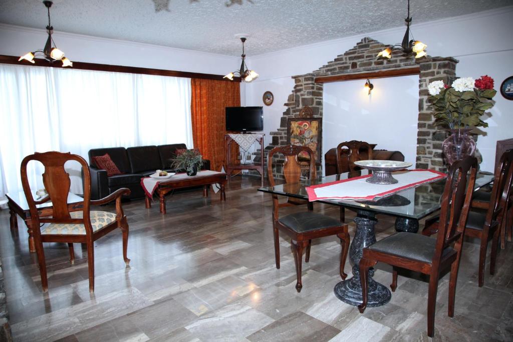 TV a/nebo společenská místnost v ubytování Nikolas Hotel