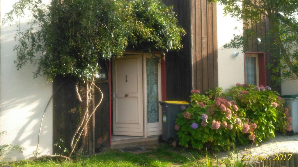 Κήπος έξω από το Maison La Chapelle