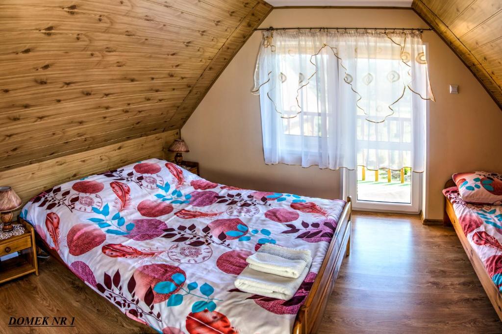 Łóżko lub łóżka w pokoju w obiekcie Domki i Pokoje u Borsa