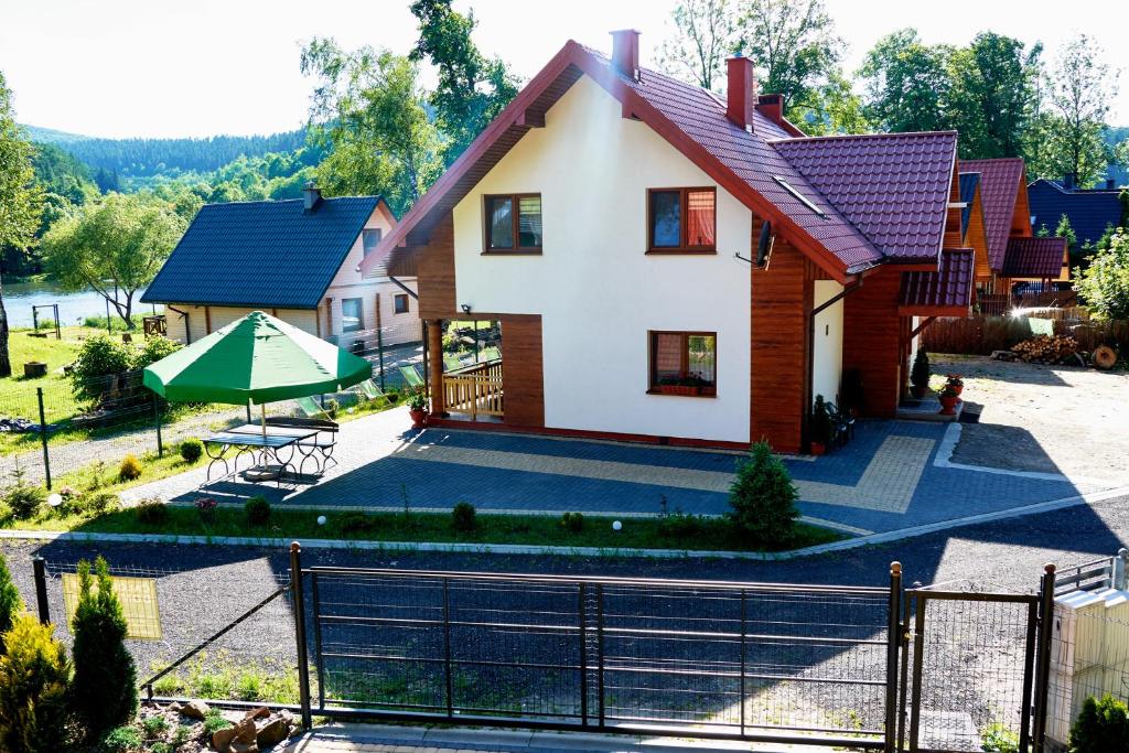 Budynek, w którym mieści się domek letniskowy