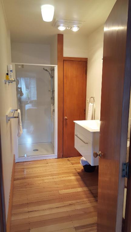 Seaport Village Holiday Accommodation - Lodge House Suite 1