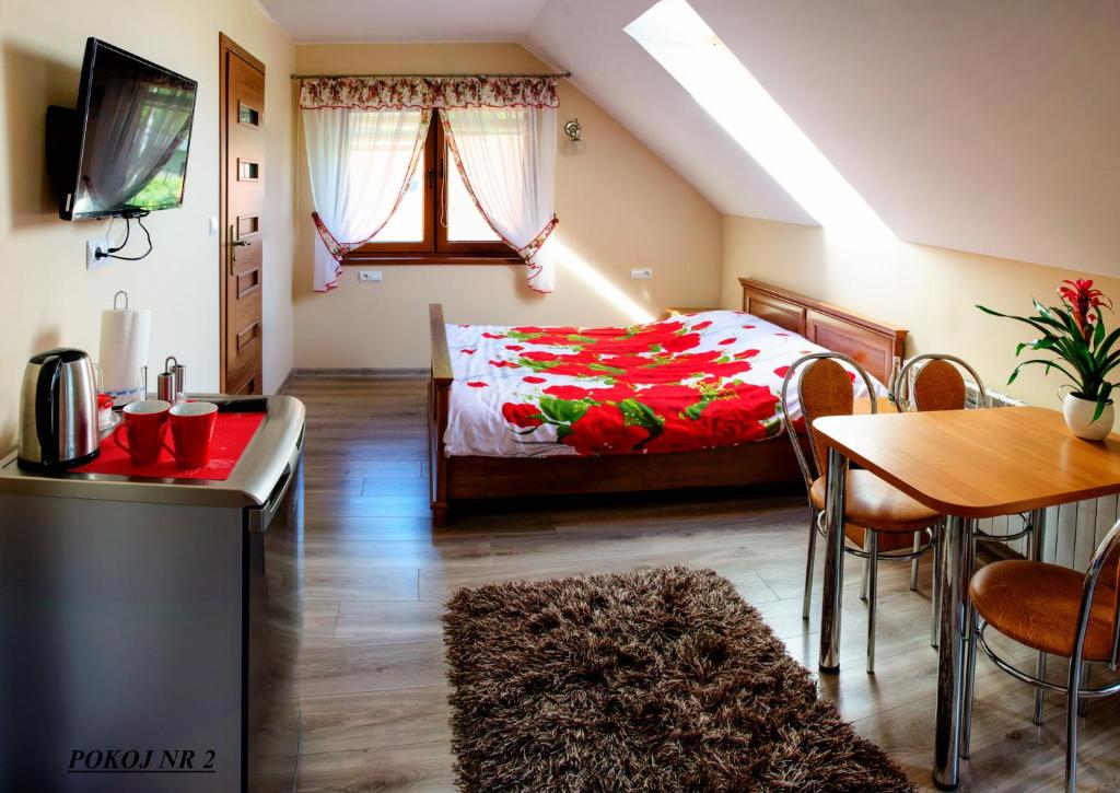 Telewizja i/lub zestaw kina domowego w obiekcie Domki i Pokoje u Borsa