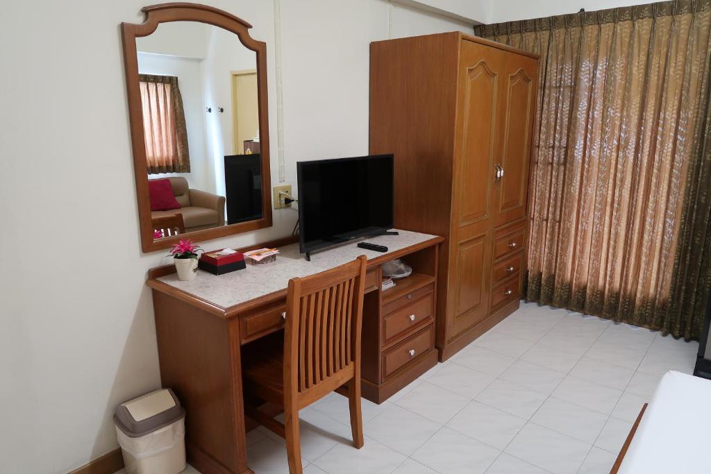 TV a/nebo společenská místnost v ubytování Phawana Sweet Hotel