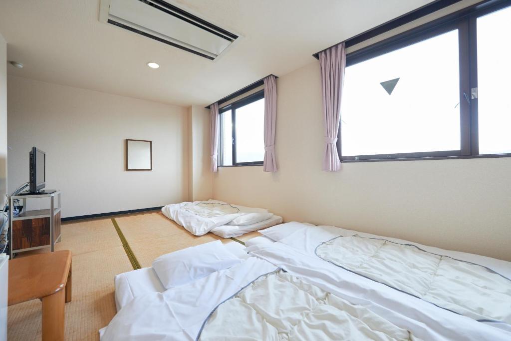 Postel nebo postele na pokoji v ubytování Select Inn Tsuruga