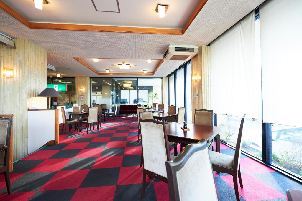Restaurace v ubytování Select Inn Tsuruga