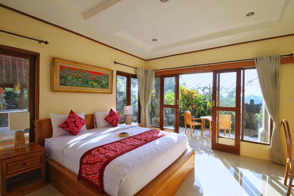 Postel nebo postele na pokoji v ubytování Ubud Sky