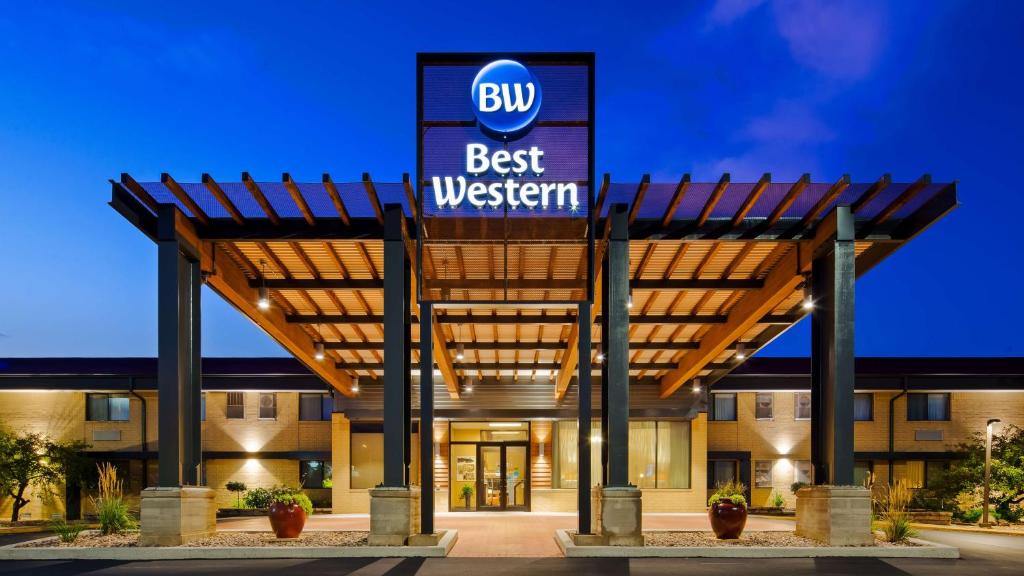 a building with a sign that reads best western at Best Western West Towne Suites in Madison