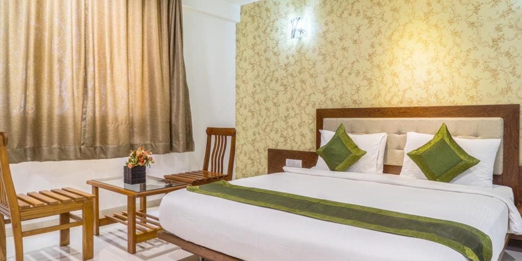 Postel nebo postele na pokoji v ubytování Pushpak Resort