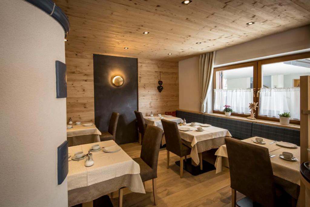 Posezení v ubytování Garnì Lasteis B&B - apartments