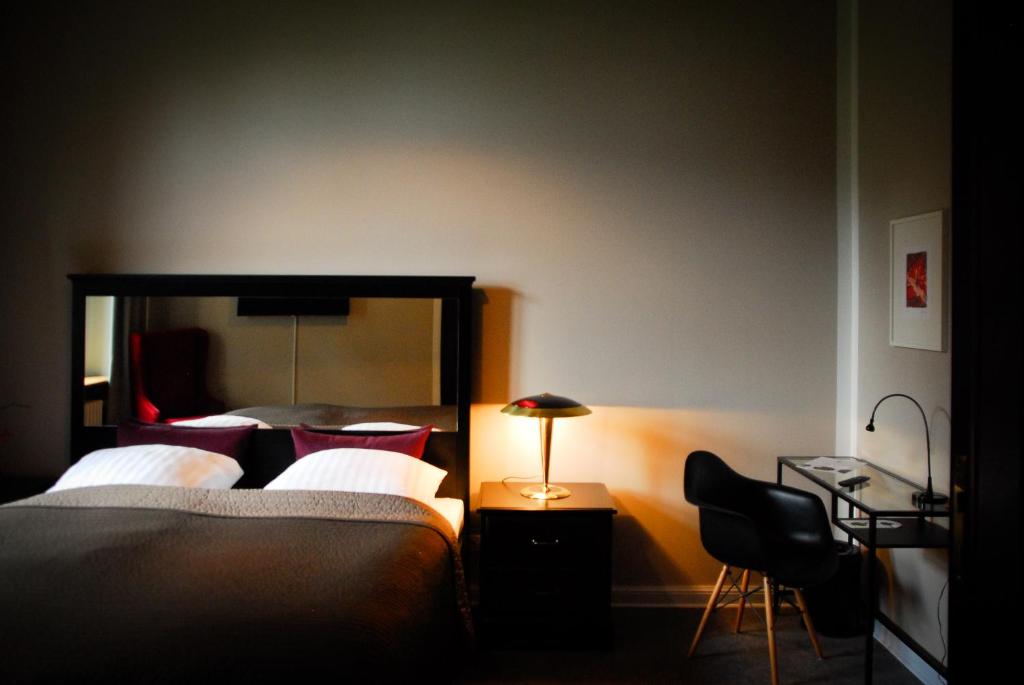 Postel nebo postele na pokoji v ubytování Romantik Hotel Schloss Reichenow