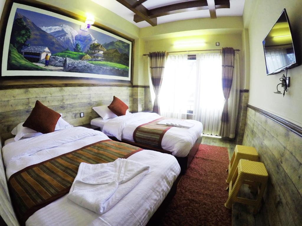 A bed or beds in a room at Hotel Forest Lake Backpackers' Hostel
