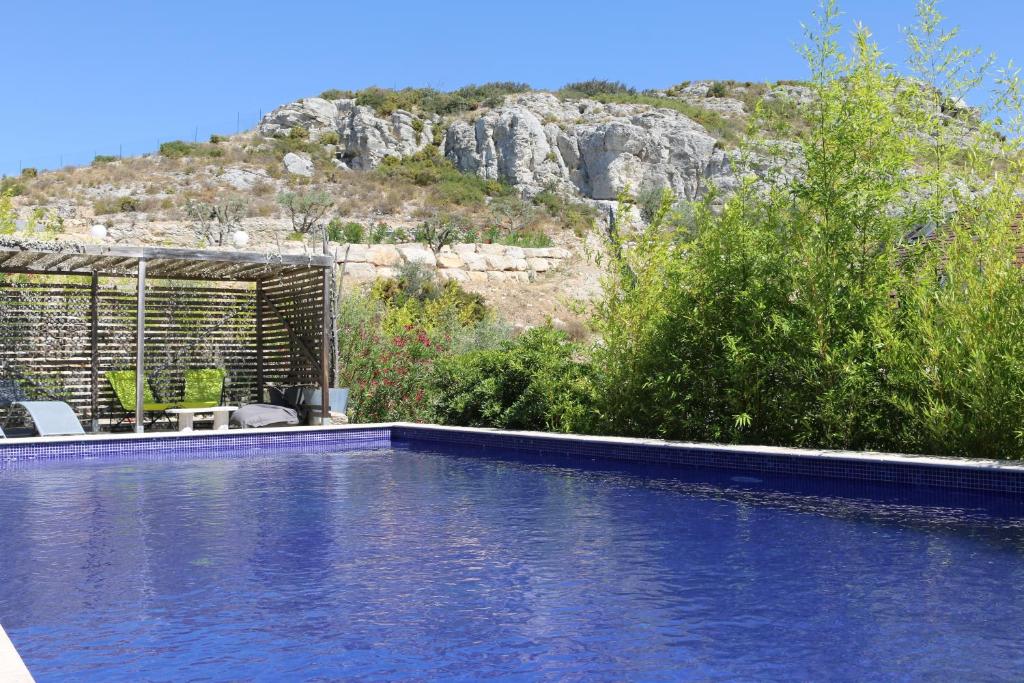 a swimming pool with a mountain in the background at Belle villa en Provence in Lançon-Provence
