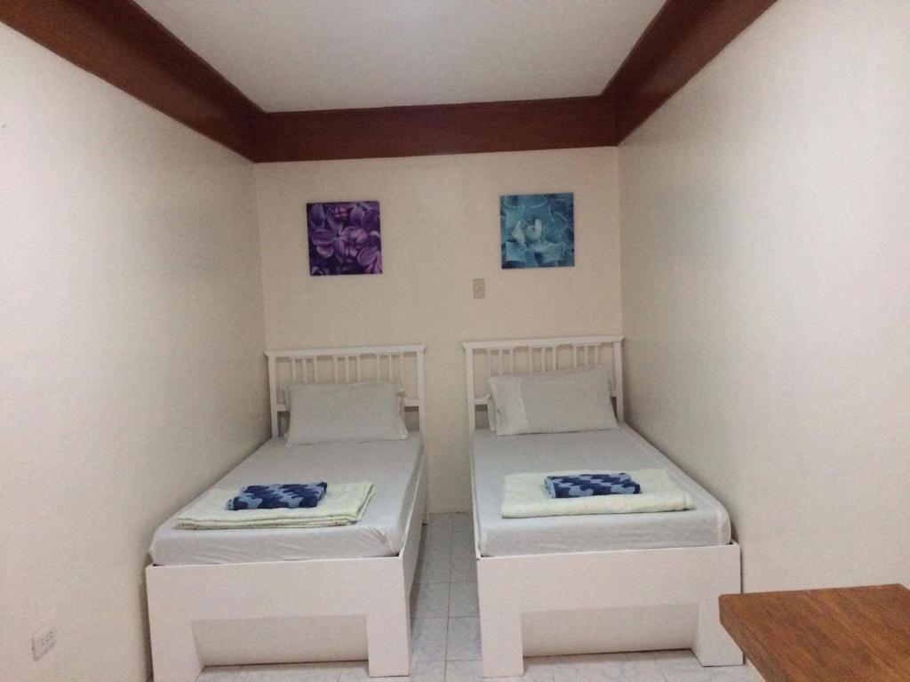 Postel nebo postele na pokoji v ubytování InnBox Bed & Bath