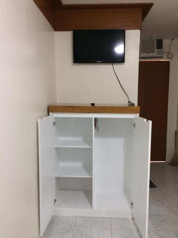 TV a/nebo společenská místnost v ubytování InnBox Bed & Bath