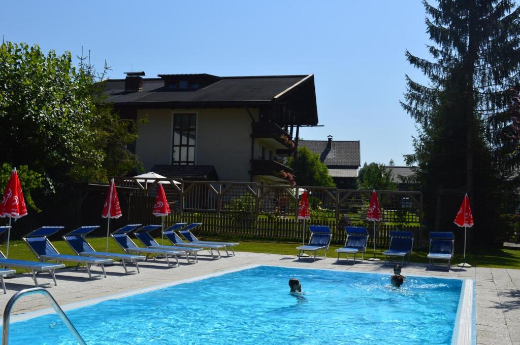 Bazén v ubytování Appartements Rosenstockl nebo v jeho okolí