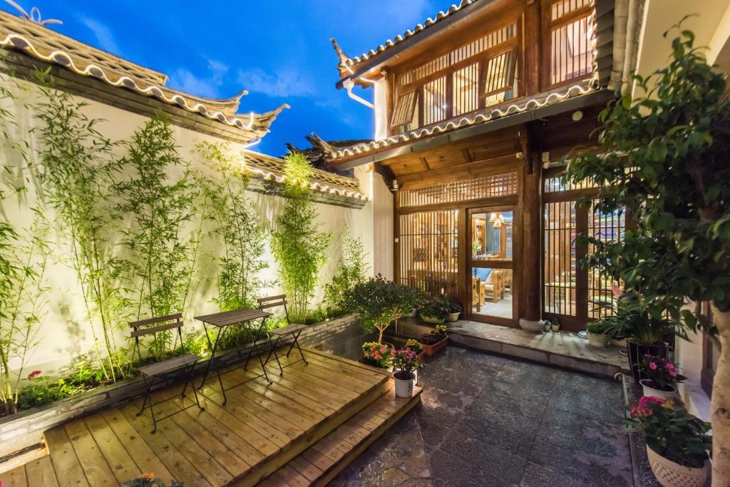 Zahrada ubytování Lijiang Yue Tu Inn