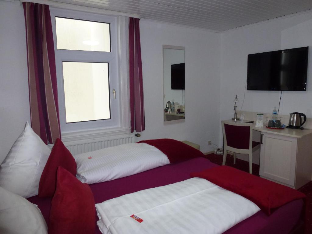 Postel nebo postele na pokoji v ubytování Hotel Wildunger Hof mit Gemeinschaftsküche