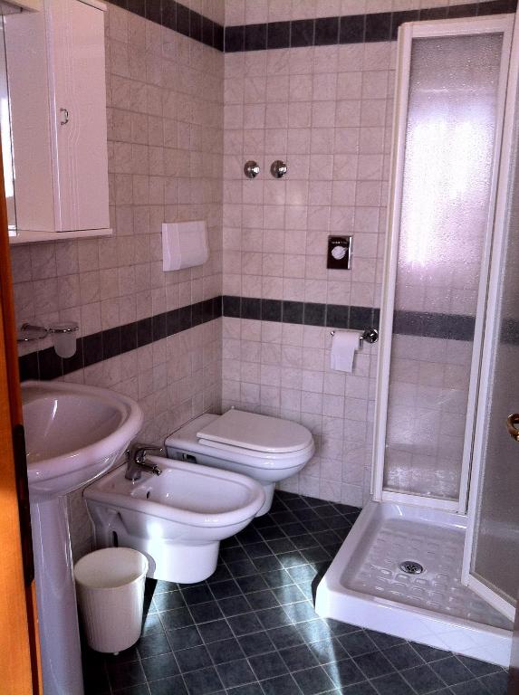 Koupelna v ubytování Albergo Isetta