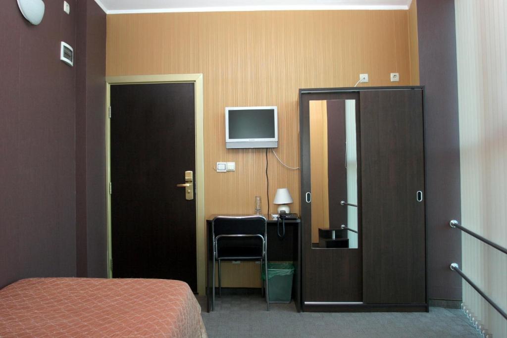 TV a/nebo společenská místnost v ubytování Formula 1 Motel