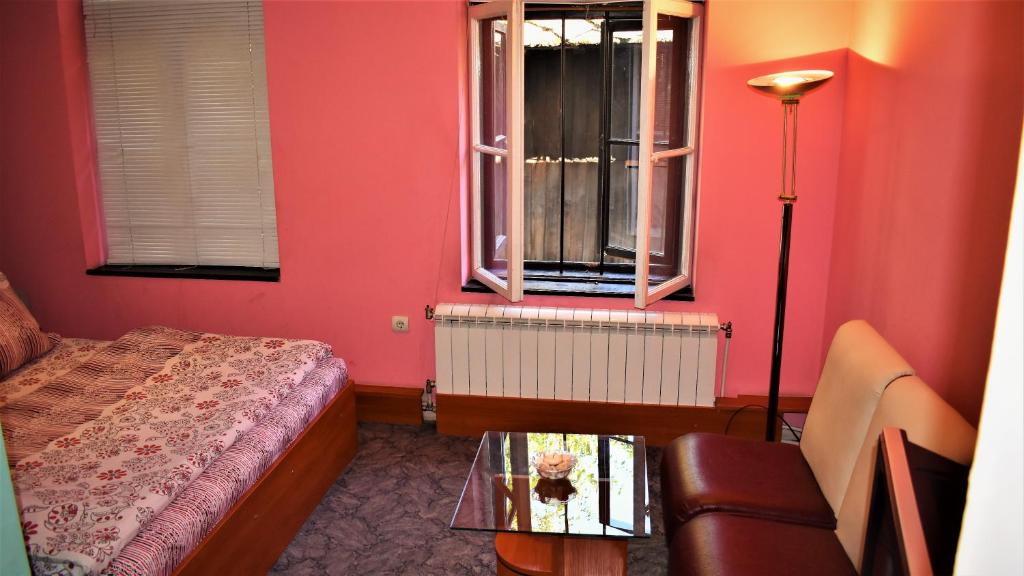 A bed or beds in a room at Hotel Bilyana